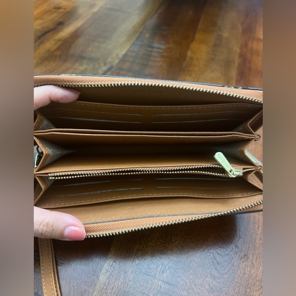 Michael Kors Jet Set Travel Continental Wallet – Acorn Brown - Picture 3 of 7